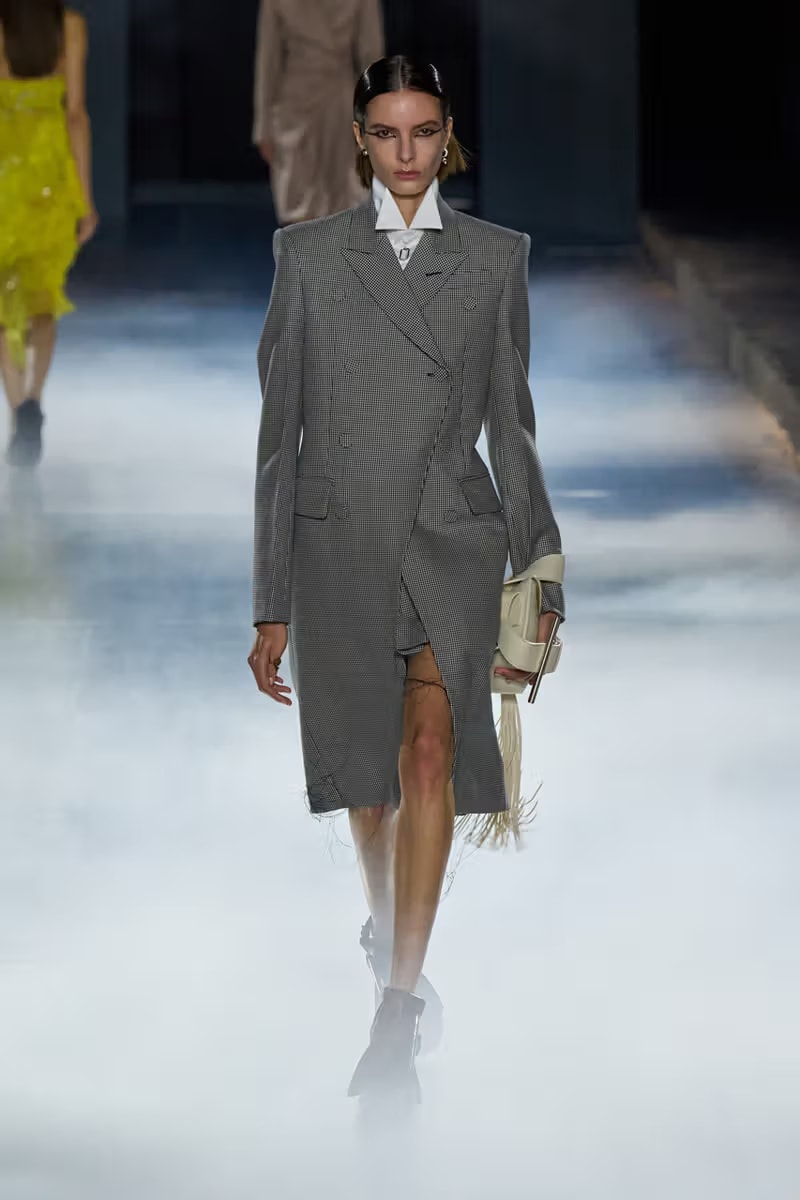 對於「班西女妖」的真身幻想！McQueen 2025 春夏系列大秀正式登場