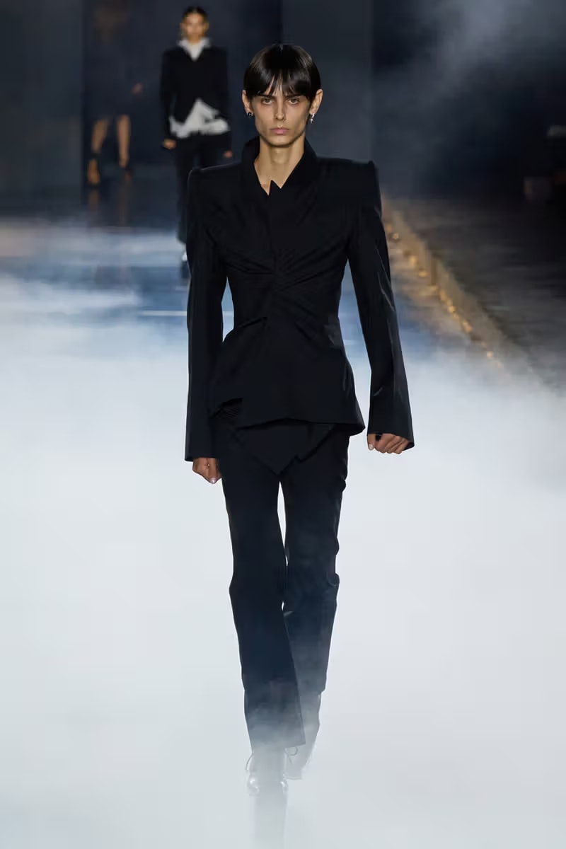 對於「班西女妖」的真身幻想！McQueen 2025 春夏系列大秀正式登場