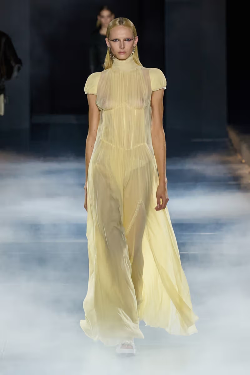 對於「班西女妖」的真身幻想！McQueen 2025 春夏系列大秀正式登場