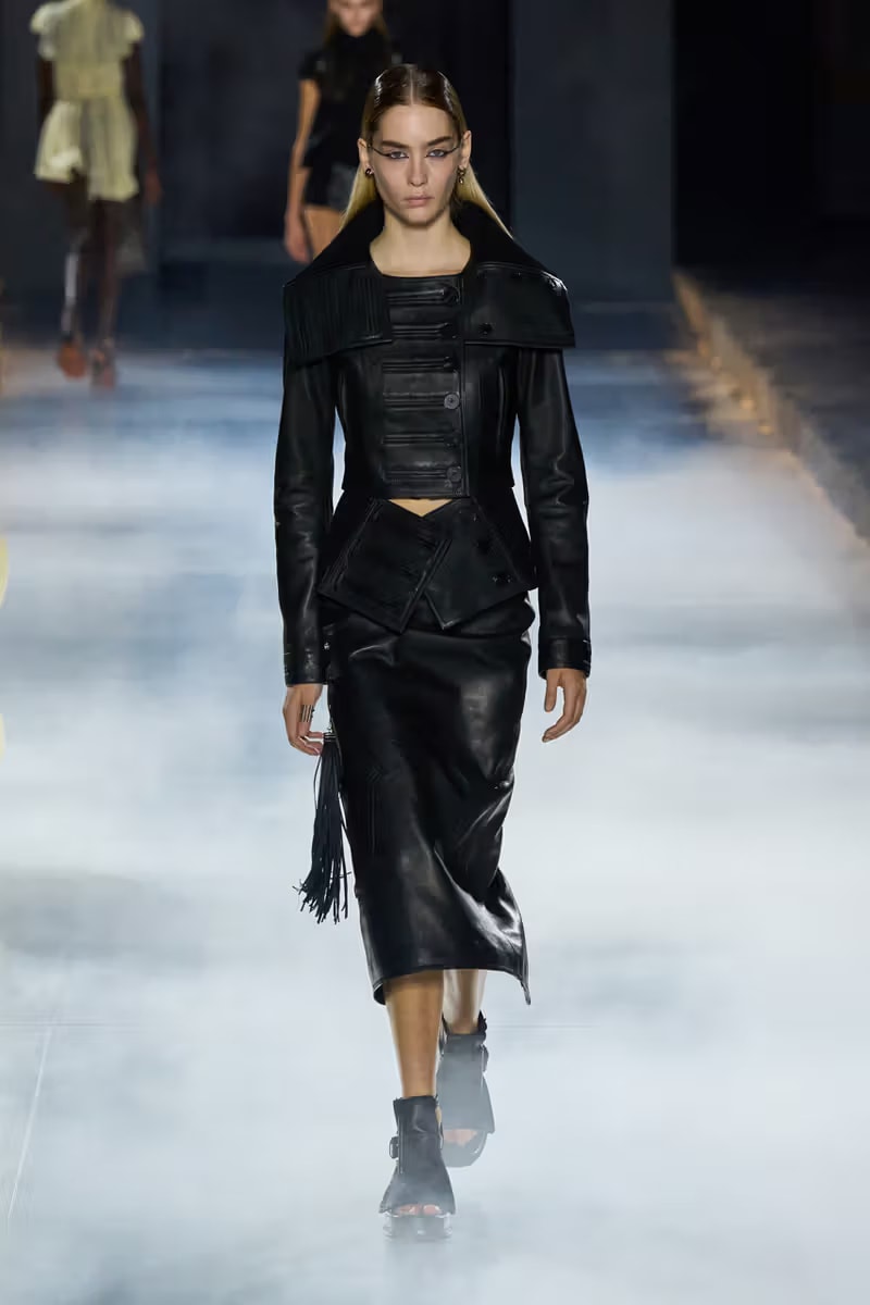 對於「班西女妖」的真身幻想！McQueen 2025 春夏系列大秀正式登場
