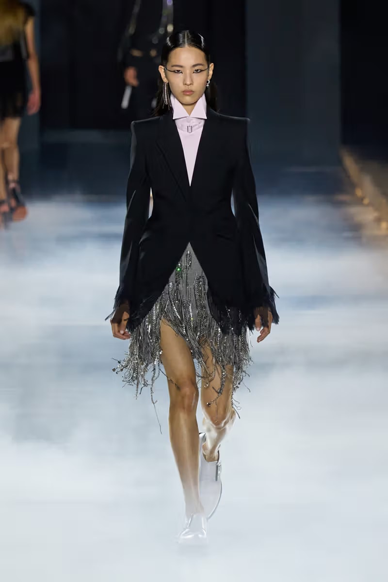 對於「班西女妖」的真身幻想！McQueen 2025 春夏系列大秀正式登場