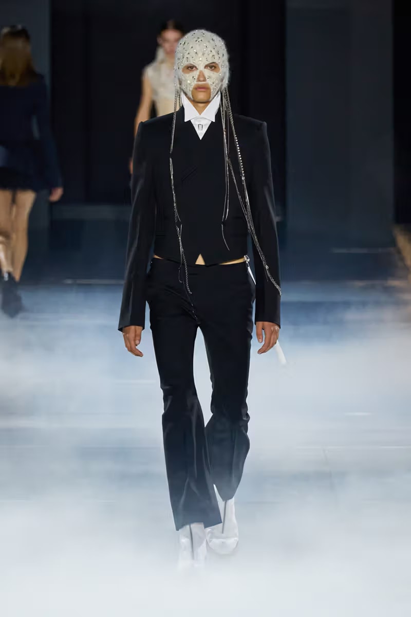 對於「班西女妖」的真身幻想！McQueen 2025 春夏系列大秀正式登場