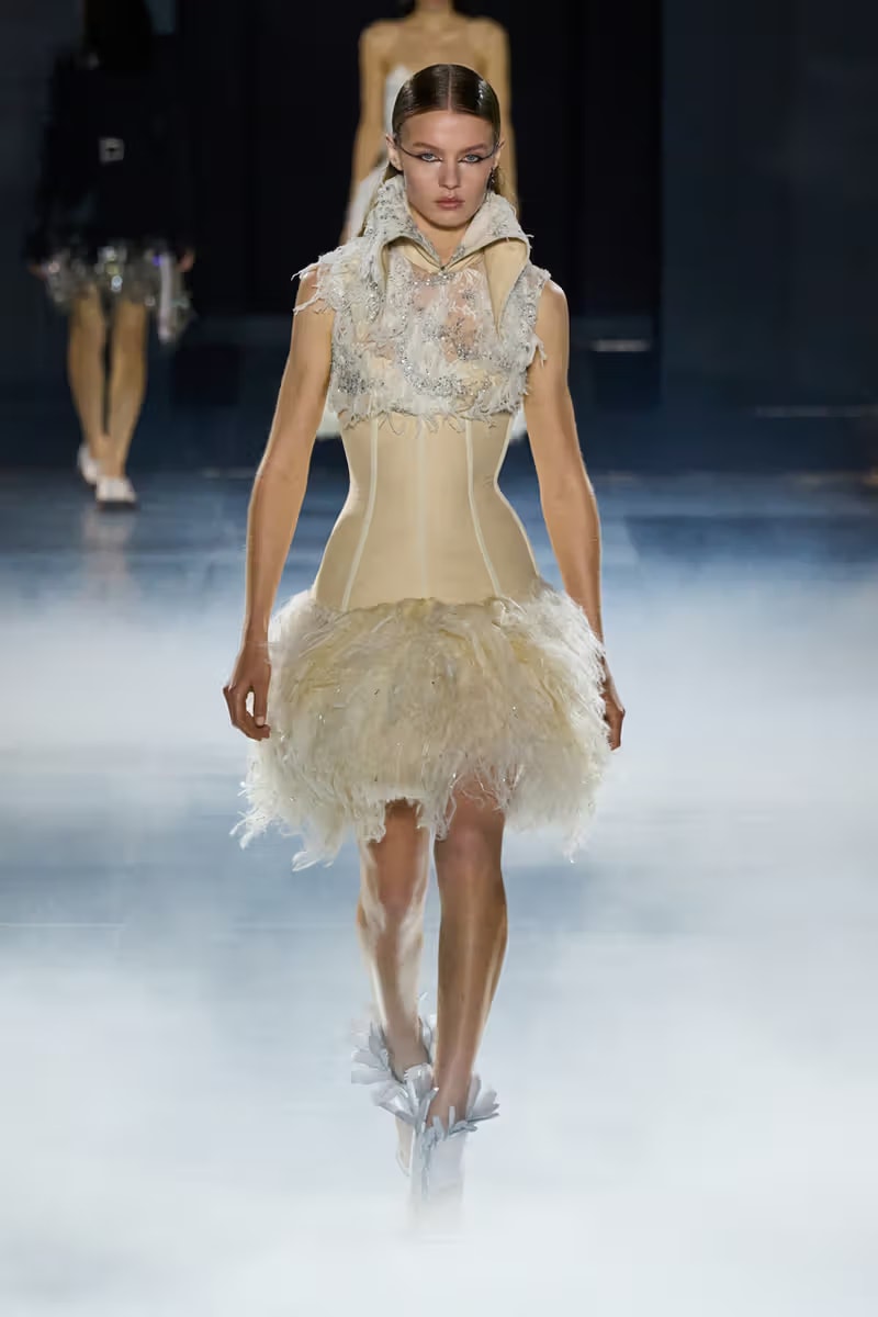 對於「班西女妖」的真身幻想！McQueen 2025 春夏系列大秀正式登場