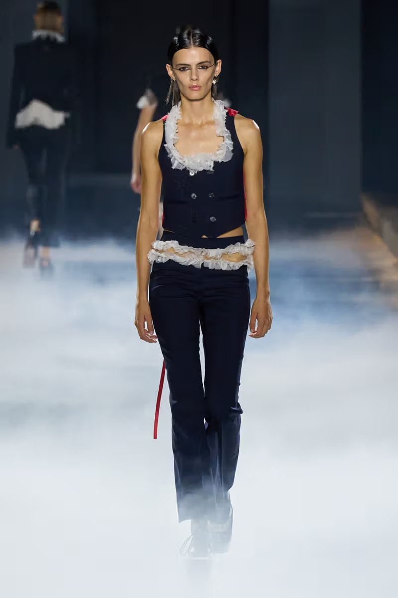 對於「班西女妖」的真身幻想！McQueen 2025 春夏系列大秀正式登場