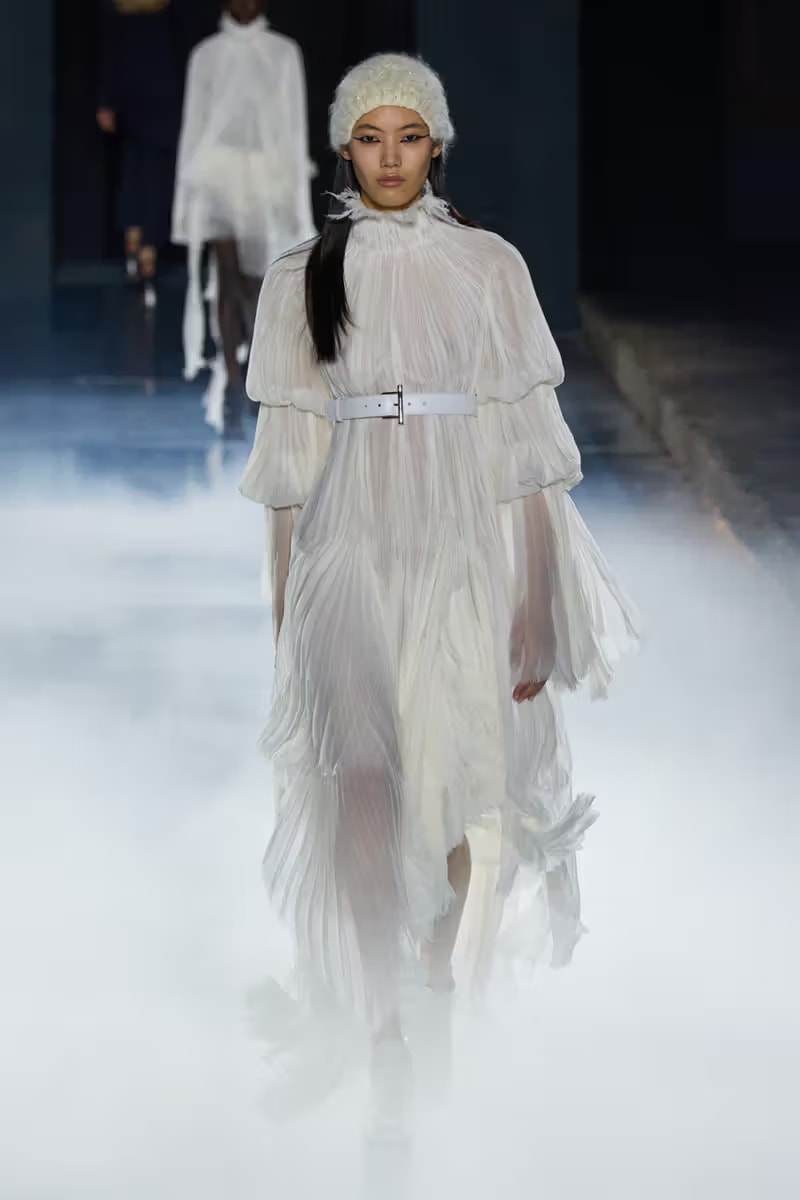 對於「班西女妖」的真身幻想！McQueen 2025 春夏系列大秀正式登場