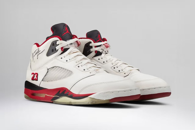 率先實著 Air Jordan 5 最新復刻配色「Fire Red」