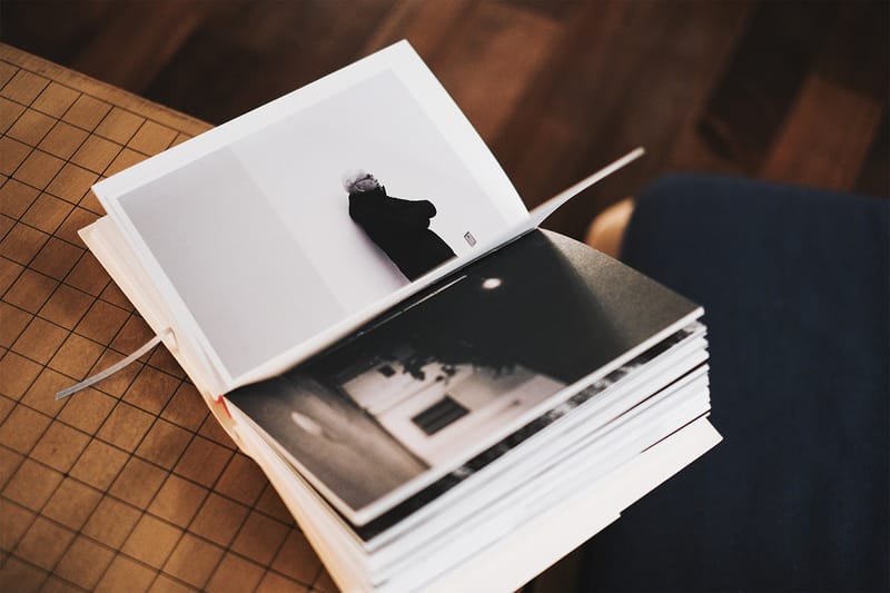 「坂本龍一的身邊，總是有書。」大塊文化攜手重本書店推出「坂本圖書」展覽企劃