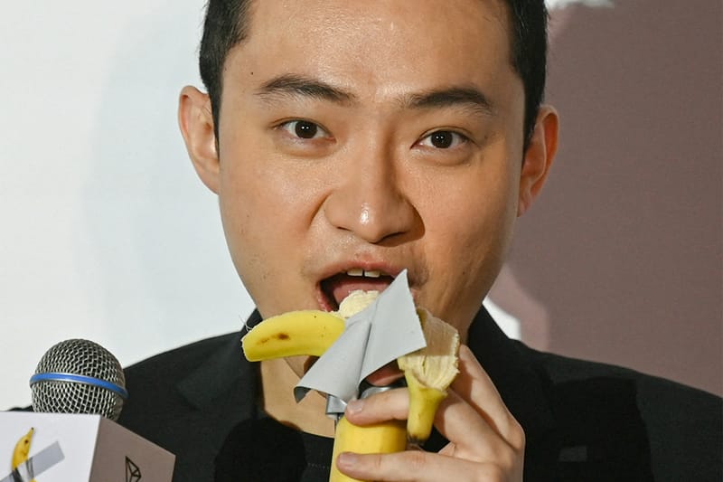 拍賣 $624 萬美元藝術品「膠帶香蕉」被當場食用