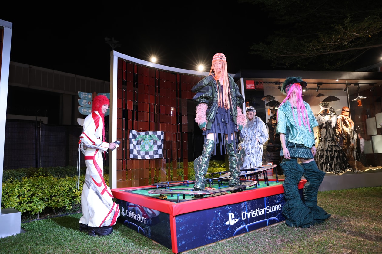 아시아 디자이너, 10인, 전시를, 패션 산업, 미래