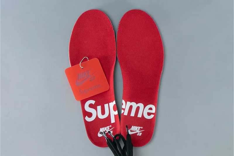率先上腳 Supreme x Nike SB Dunk Low 最新聯名鞋款配色「Ink」