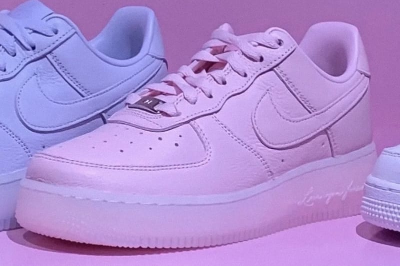 率先近賞 NOCTA x Nike Air Force 1 Low 最新配色「Pink Foam」