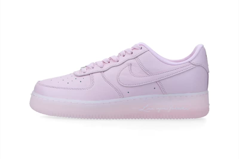 率先近賞 NOCTA x Nike Air Force 1 Low 最新配色「Pink Foam」