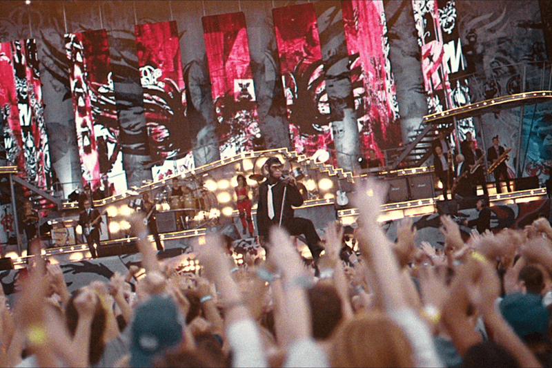 Robbie Williams 個人歌舞傳記電影《原始巨星》登陸香港上映