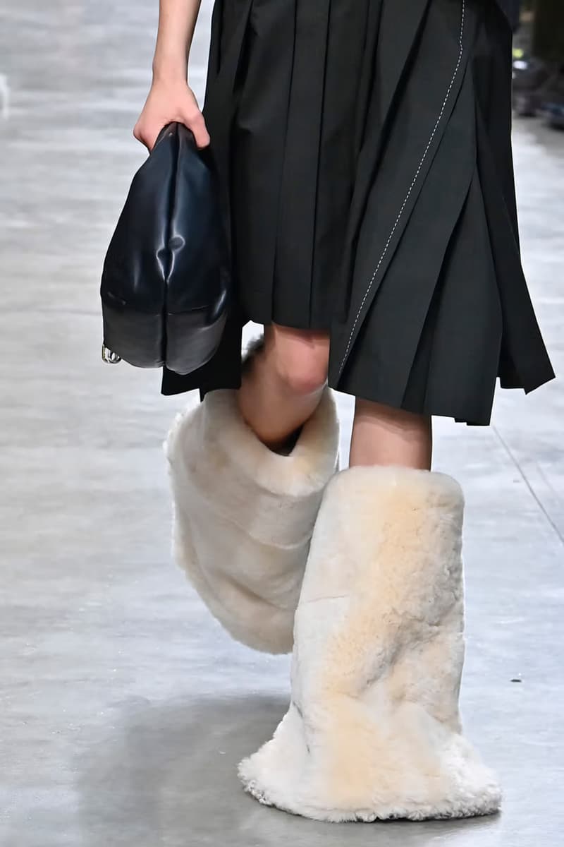 近賞 sacai x UGG 全新 2025 秋冬系列聯名鞋款