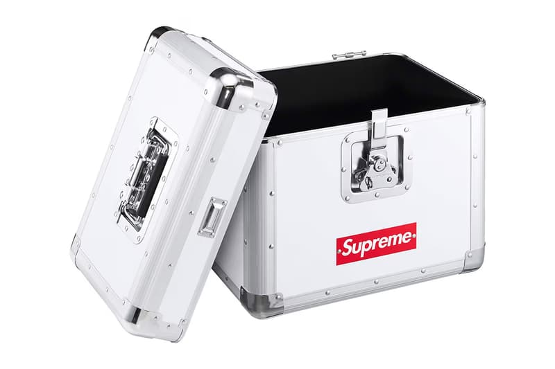 撞球桌、網球拍、高級傢俱及音響!Supreme 2025 春夏系列「配件」完整公開