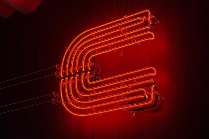 三十而立．三吉彩花攝影創作紀實 #1「RED」