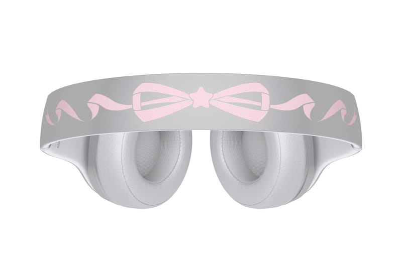 Sandy Liang x Beats Solo 4 正式發布，粉紅緞帶設計為耳機注入甜美新風格