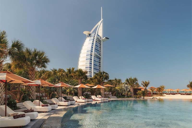 前衛的超級遊艇美學!杜拜 Jumeirah 卓美亞港灣酒店正式開幕