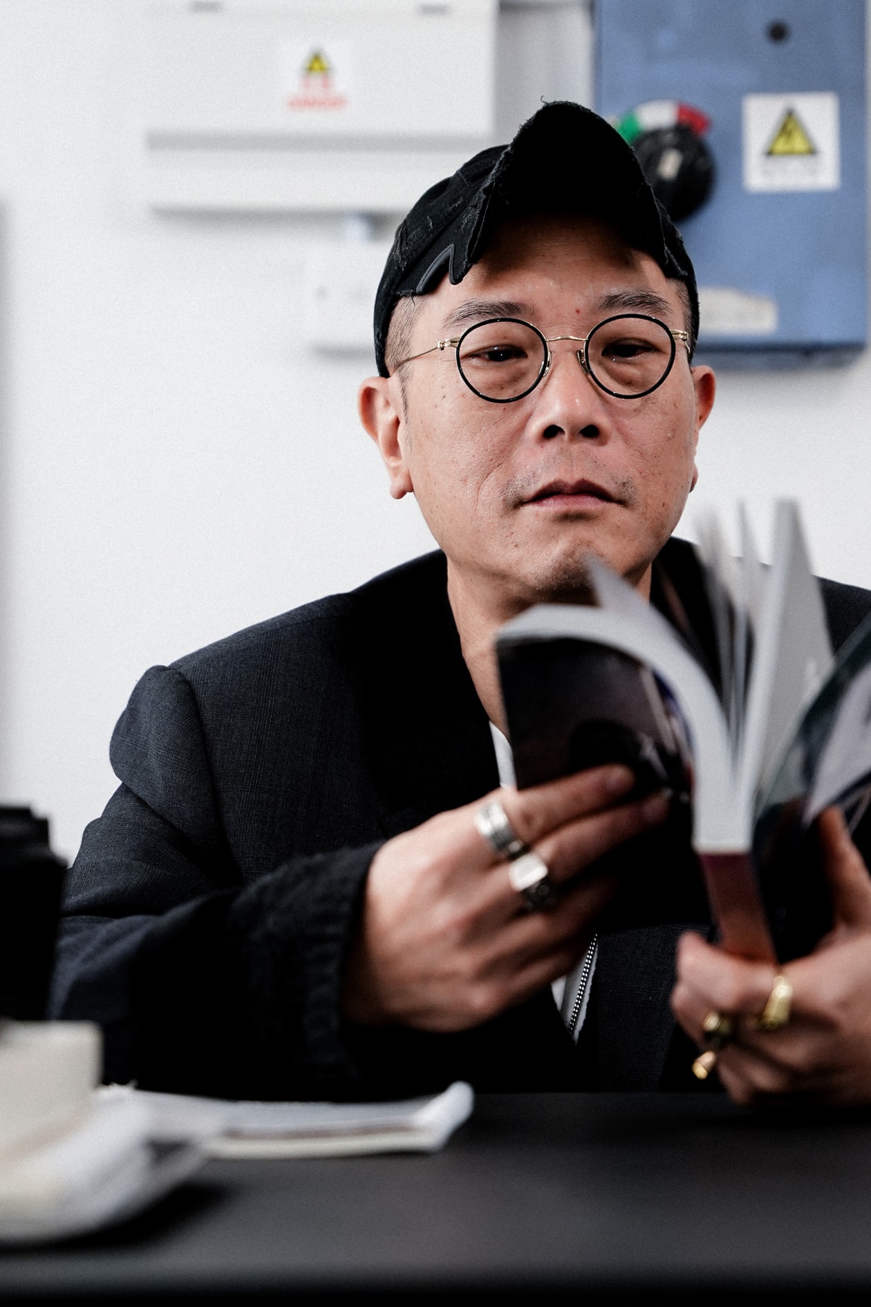 從 Margiela 到 Raf Simons，專訪主理人 Wallace 挖掘時裝背後的文化價值和傳承。