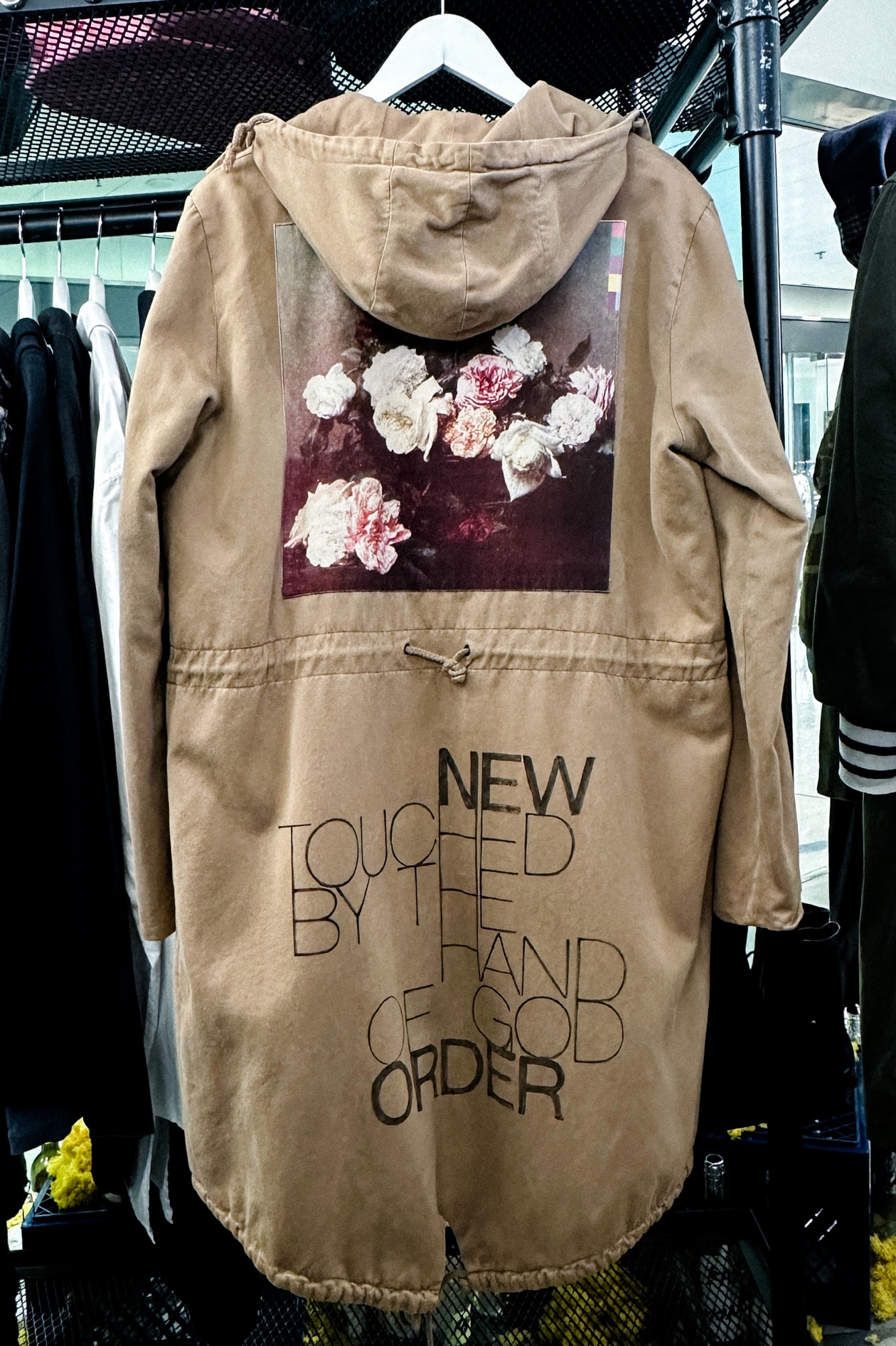 從 Margiela 到 Raf Simons，專訪主理人 Wallace 挖掘時裝背後的文化價值和傳承。