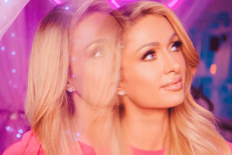 Paris Hilton 想讓你的整個護膚程序呈現 Benjamin Button 效果