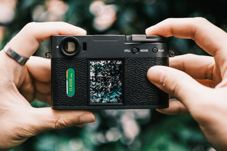 FUJIFILM 推出全新「X half」輕巧型數碼相機 FUJIFILM X-HF1