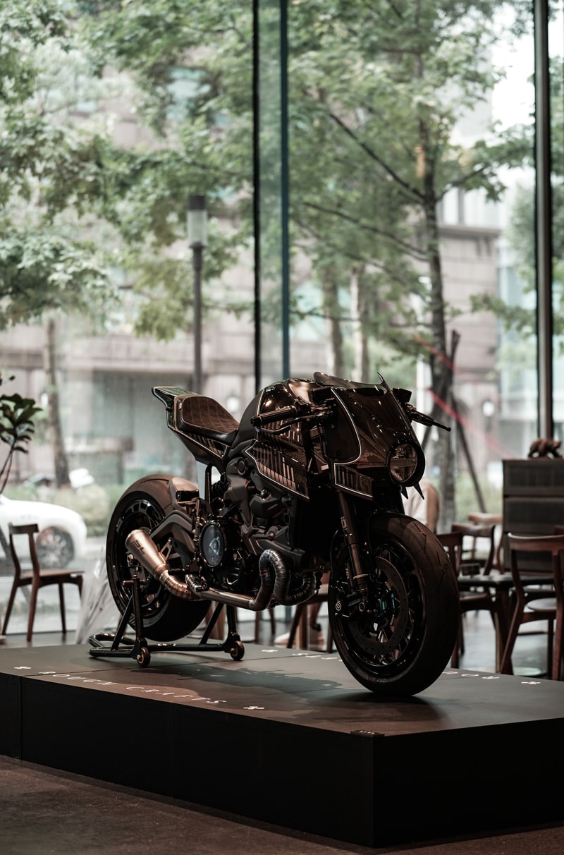 Rough Crafts 全新車展進駐台北新光三越 DIAMOND TOWER