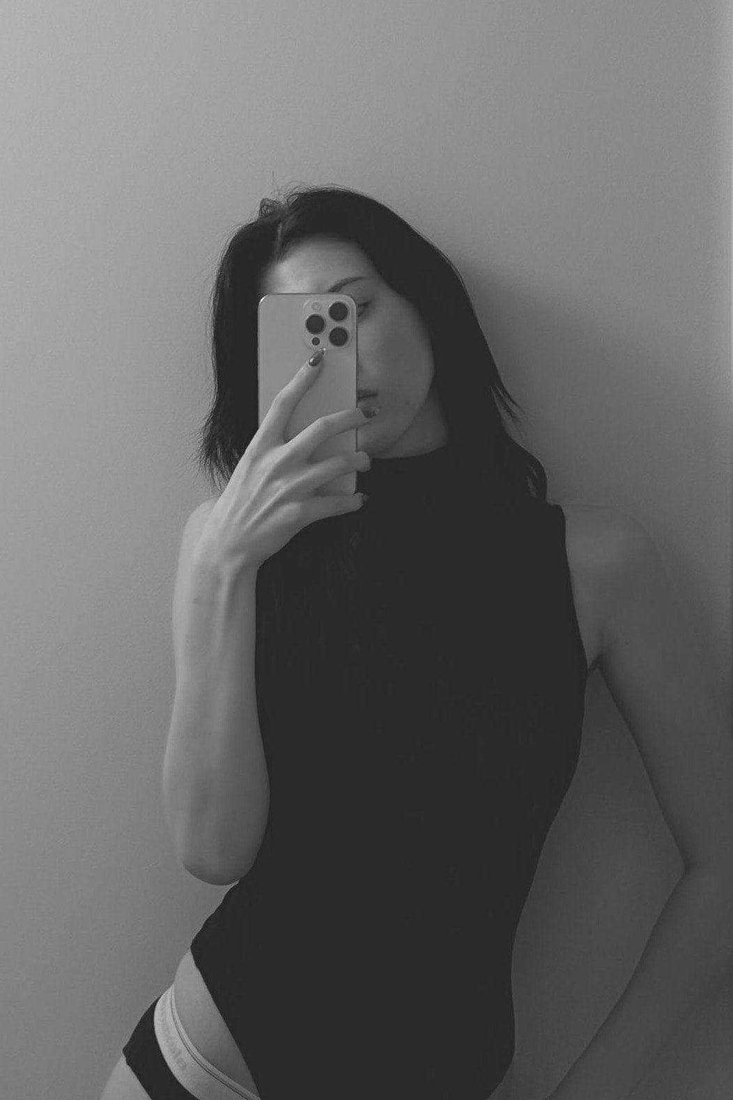 三十而立．三吉彩花攝影創作紀實 #4「BLACK」