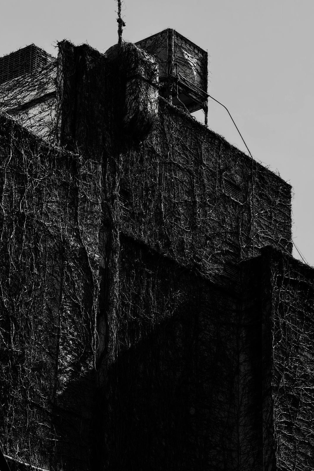 三十而立．三吉彩花攝影創作紀實 #4「BLACK」