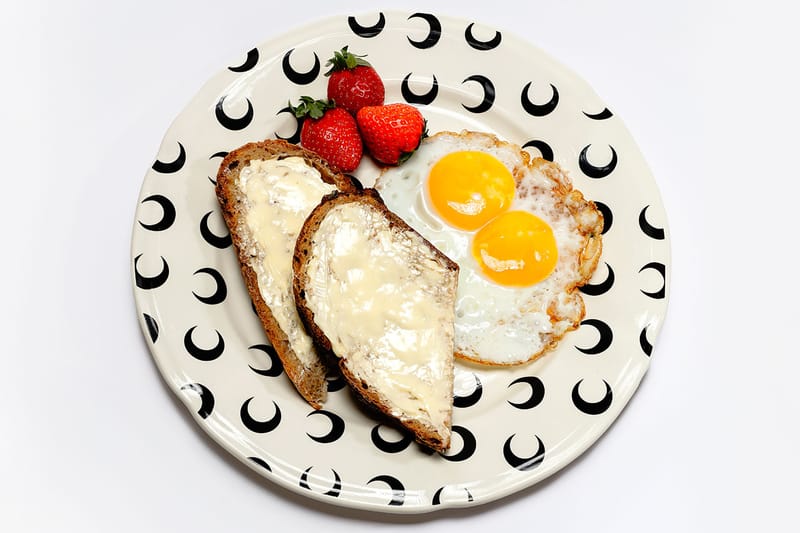 矚目！Marine Serre「Maison」家品系列正式登場　經典新月圖騰攻佔餐桌