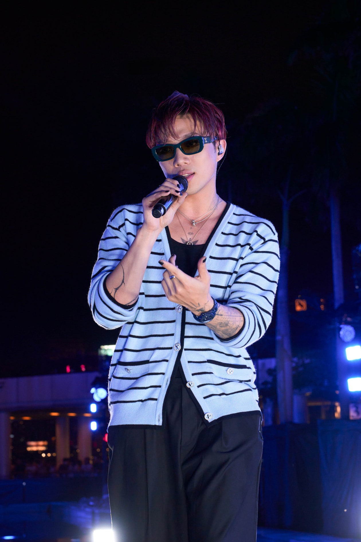 CHANEL 點亮尖沙咀鐘樓，與 Tyson Yoshi、ØZI 對話 J12 的「BLEU」時代精神