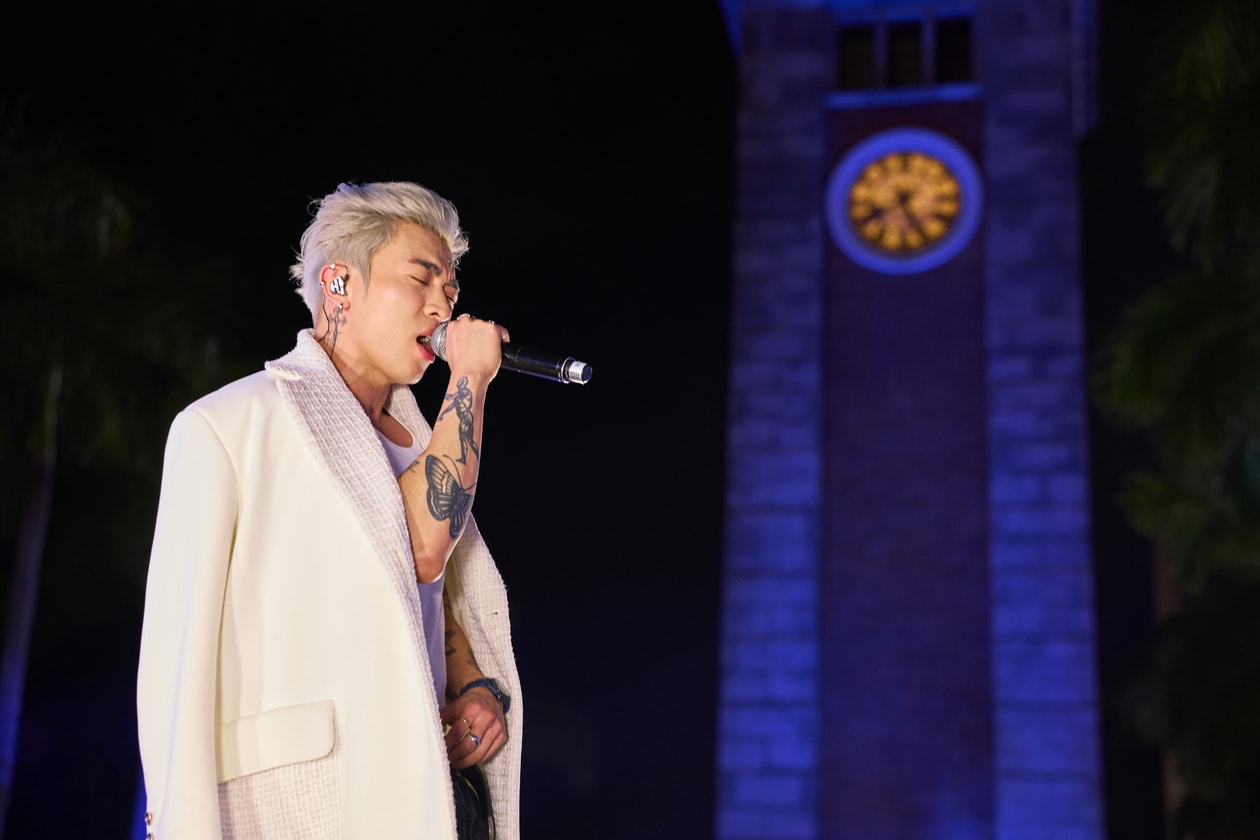 CHANEL 點亮尖沙咀鐘樓，與 Tyson Yoshi、ØZI 對話 J12 的「BLEU」時代精神