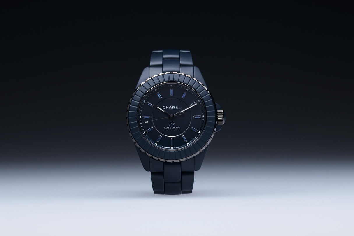 CHANEL 點亮尖沙咀鐘樓，與 Tyson Yoshi、ØZI 對話 J12 的「BLEU」時代精神