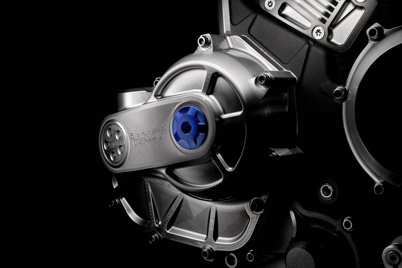 Richard Mille 攜手 Brough Superior 打造全球限定 150 輛 RMB01 競速車型