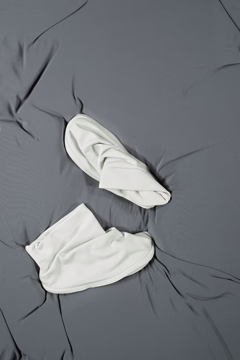 ISSEY MIYAKE 首度攜手 Camper 推出全新聯名系列鞋款「Peu Form」