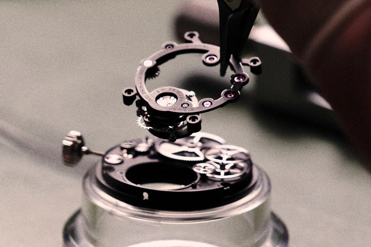 CHANEL 點亮尖沙咀鐘樓，與 Tyson Yoshi、ØZI 對話 J12 的「BLEU」時代精神