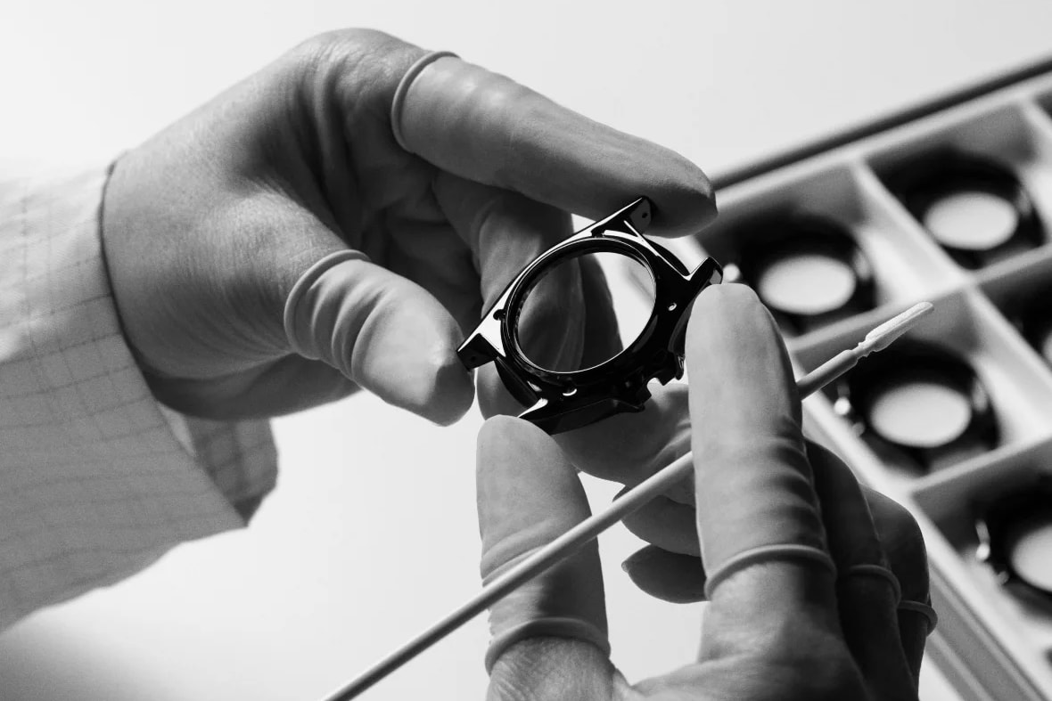 CHANEL 點亮尖沙咀鐘樓，與 Tyson Yoshi、ØZI 對話 J12 的「BLEU」時代精神