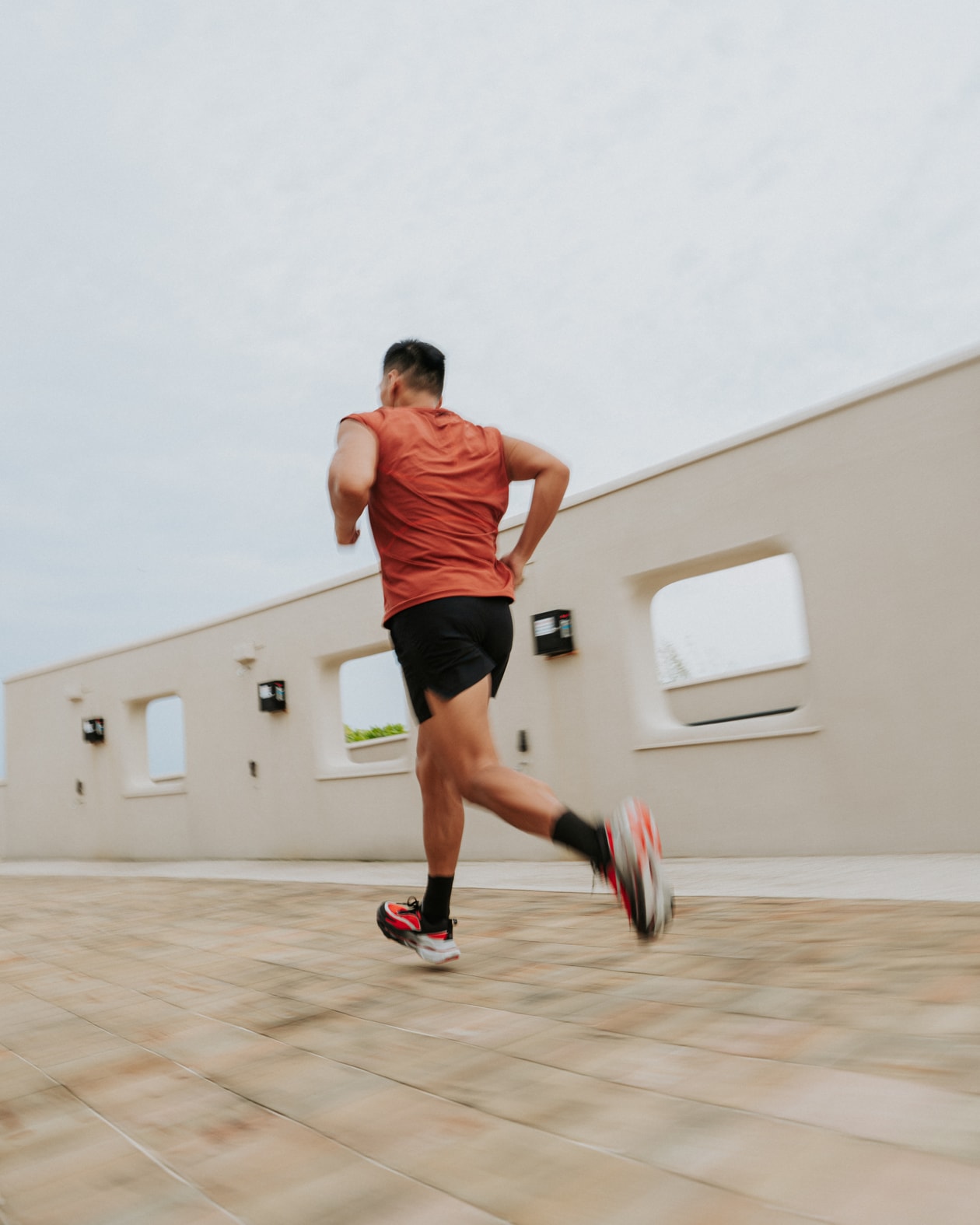 「不像跑者又如何？」珠寶設計師李令言的運動哲學 Feat. Under Armour