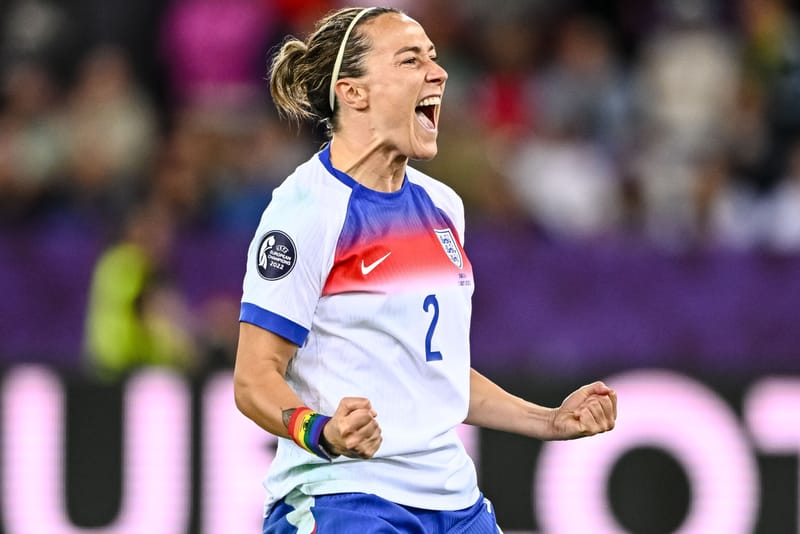 一卷膠布寫傳奇：Lucy Bronze 綁腿瞬間何以封神？