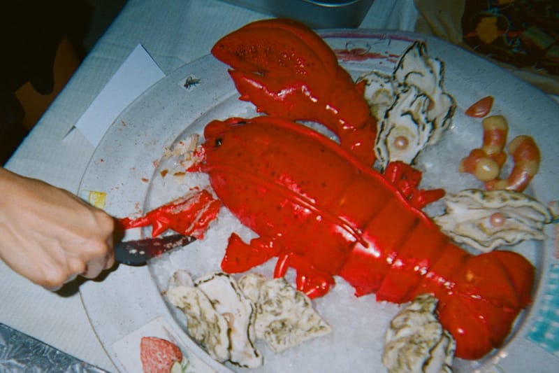 紐約藝廊 Olympia 舉辦「CAKE」可食藝術展：逾 30 位藝術家聯手呈獻一夜限定甜蜜狂歡