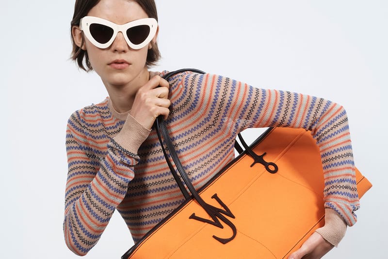 Jonathan Anderson 引爆品牌變革：JW Anderson 新 Logo 與策展式概念全面登場