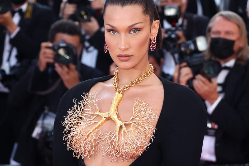 V&A 宣布 2026 超現實鉅獻：《Schiaparelli：Fashion Becomes Art》逾 200 件珍藏震撼登場