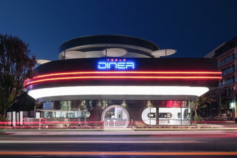 Tesla 首家得來速兼超級充電站「Tesla Diner」正式開業