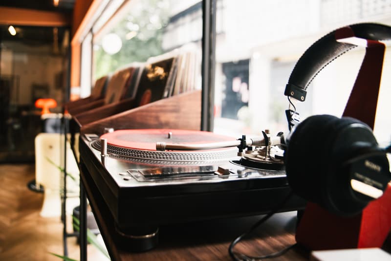 Slipped Disk 摔碟唱片舍：隱身台北靜巷的全新黑膠據點