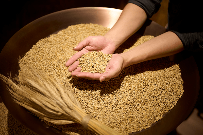 首款中國純麥威士忌「叠川」登陸香港！聯手米芝蓮二星「潤」中菜廳推出限定配對菜單 