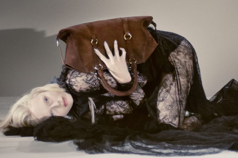 Alex Consani 領銜演繹 Alexander McQueen 2025 秋冬形象　以哥德視覺詮釋「自由」張力