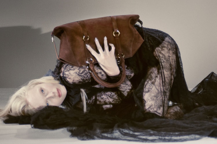 Alex Consani 領銜演繹 Alexander McQueen 2025 秋冬形象 以哥德視覺詮釋「自由」張力