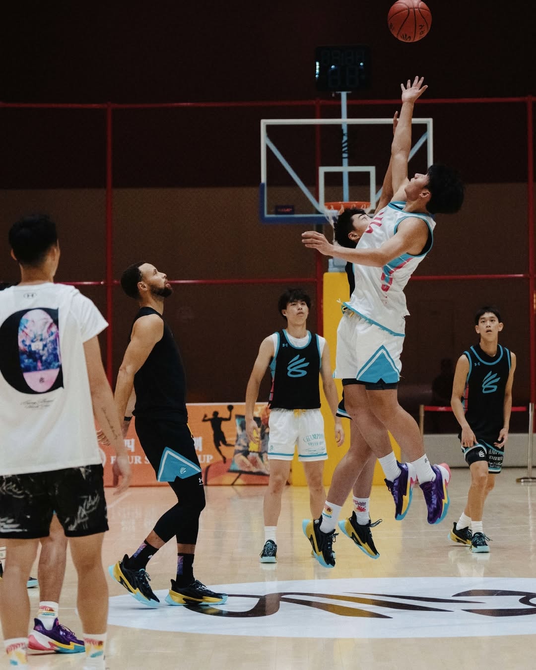 UNDER ARMOUR x CURRY BRAND 推出 CURRY FOX 2 簽名籃球鞋