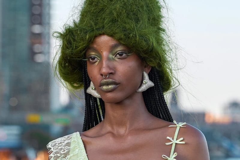 Isamaya Ffrench 為 Collina Strada SS26 天橋構思夢幻粉彩睫毛