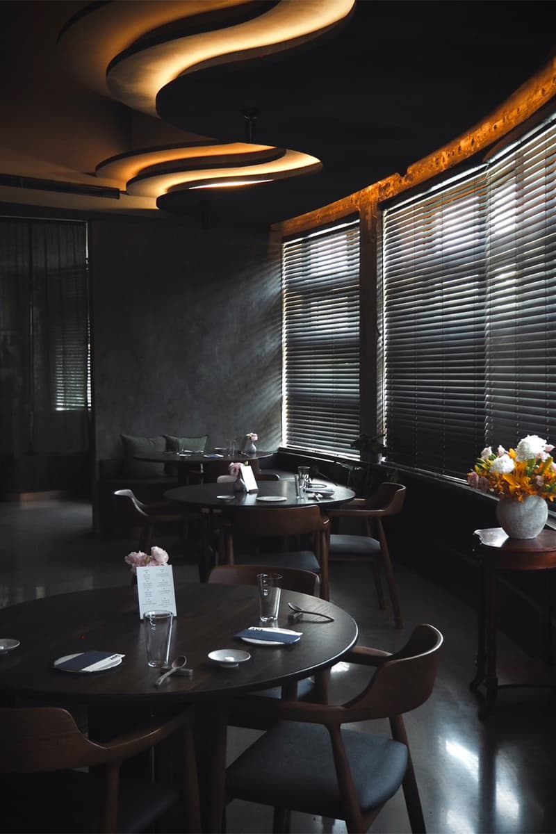 米其林⼀星餐廳「澀 Sur-」再次攜手台灣酒飲品牌 SLOWAVE 共同推出超限量全新酒款「霞⽊果酒」